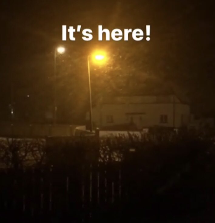 baggins_82's tweet photo. Belting it down first thing this morning. ❄️🌨☃️ https://t.co/HfxYYUf6gS