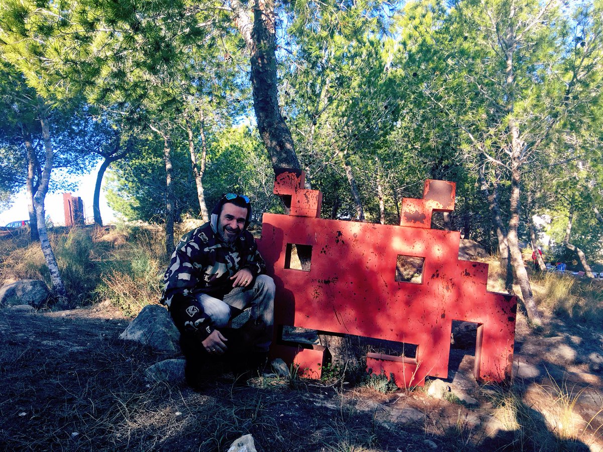 Haciendo amigos. 
Space Invaders