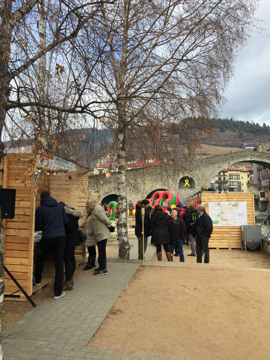 Incatis's tweet photo. Acte inaugural de la 3a edició de la Fira de la Puríssima de #Camprodon #Fpc17
Teniu temps fins diumenge per visitar-la! https://t.co/mhCDX55FXB