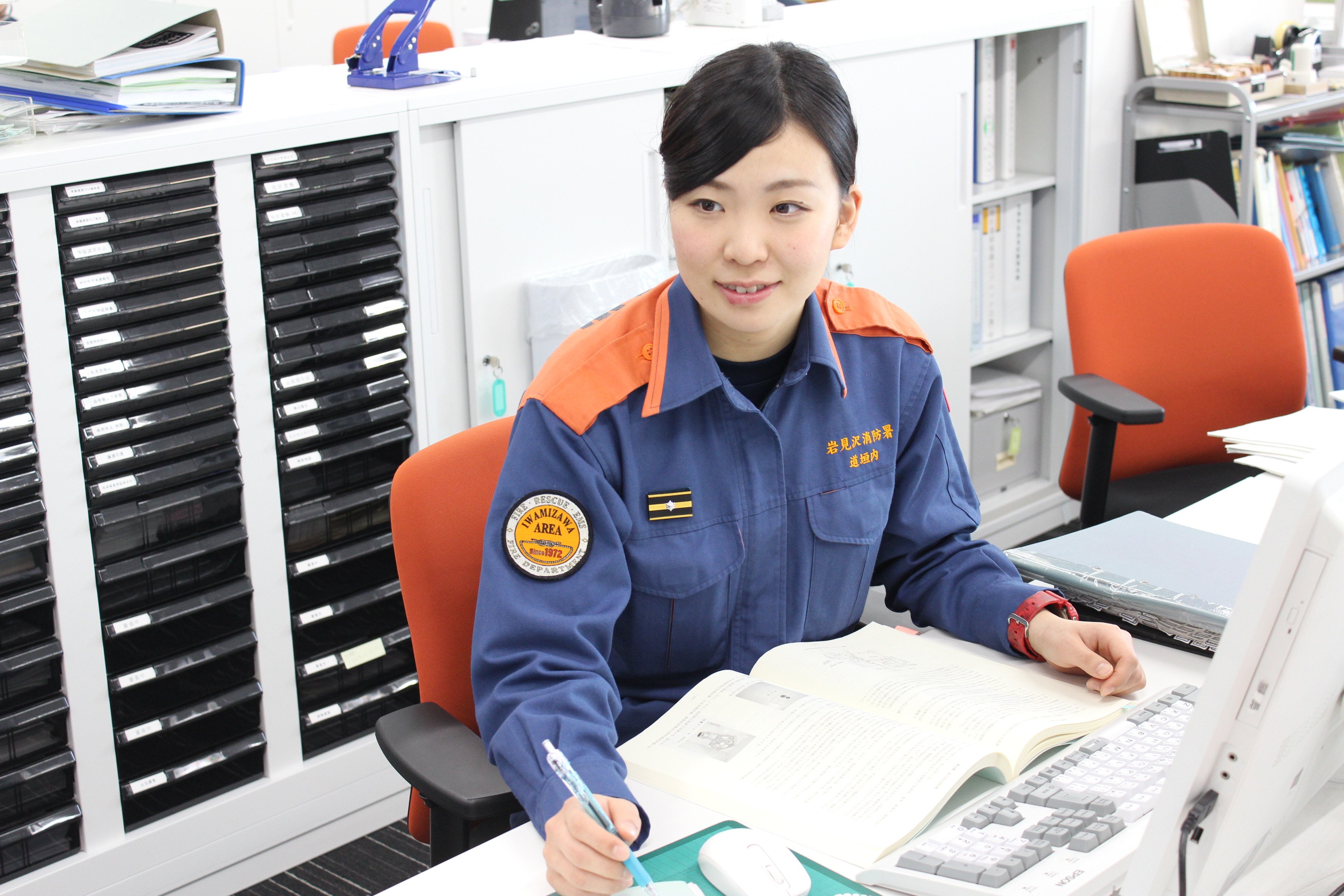 北海道ハイテクノロジー専門学校 公式 来年の学校案内の作成に向けて 卒業生 在校生の撮影を進めています 今回は女性で活躍している卒業生に会いにいきました 岩見沢消防 月形消防それぞれ 救急 消防の分野でも活躍中 本当にかっこいい