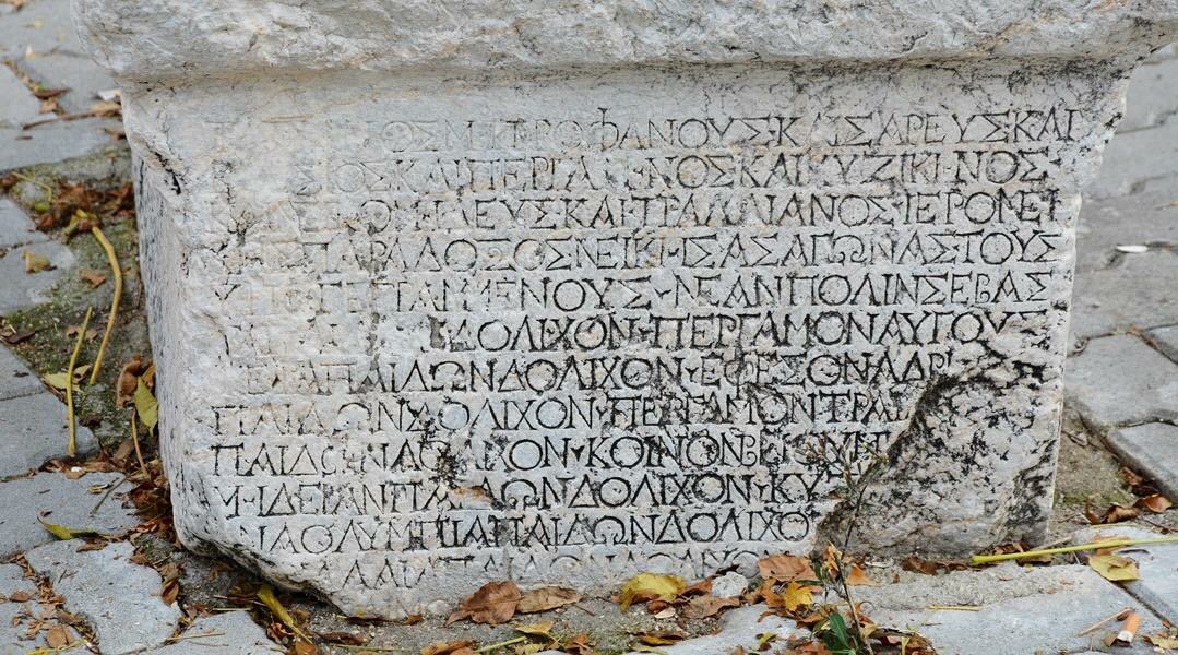 MudanyaBel's tweet photo. Mudanya Belediyesi, bundan tam iki bin yıl öncesinde Bursa’nın adını başarılı bir şekilde temsil eden şampiyon atlet Tatianos’u, 19 Mayıs’ta gerçekleştireceği Maraton ile geleceğe taşıyor. 
https://t.co/S5UOsgNQBQ https://t.co/uuhVQ0whpN