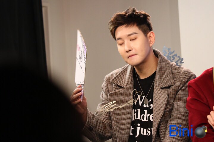 bbomb1997's tweet image. 171208 
니코니코 생방송 #민혁 #비범 #ビボム
오빠가 넘 귀여웡🤢😍💕ㅋㅋㅋ아이시떼루~♡
@BlockB2011