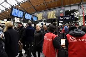 TrainDeMer's tweet image. Un train arrivé à l’heure provoque la paralysie de la gare Montparnasse @PF18VZ @JRCondat @adulpcm @GaucherPascal @ChartresTrafic @lecho_fr @parischartres @Le28Tv  @lnbonnet @ElisedIntensite  @intensite @emoinelecho @lecho_fr  @F3Centre @lecho_chartres bit.ly/2AnU0fr
