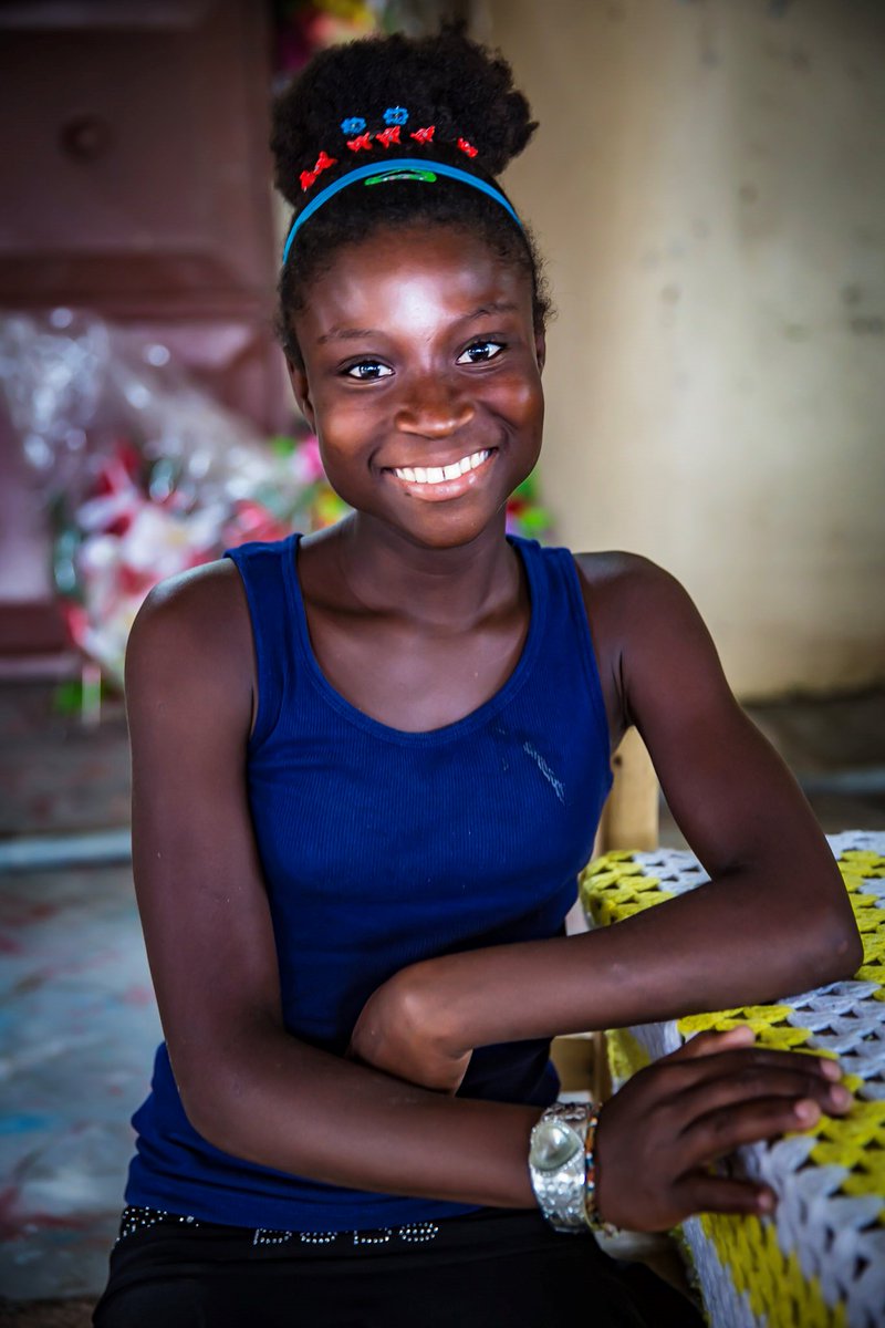 UNICEFHaiti's tweet photo. Le merveilleux sourire d'une jeune fille de Carrefour Kanon près de Jérémie pour célébrer la fin de l’année en beauté!
#Revue2017 #UNICEF #Haïti https://t.co/ZpG9IFUxsj