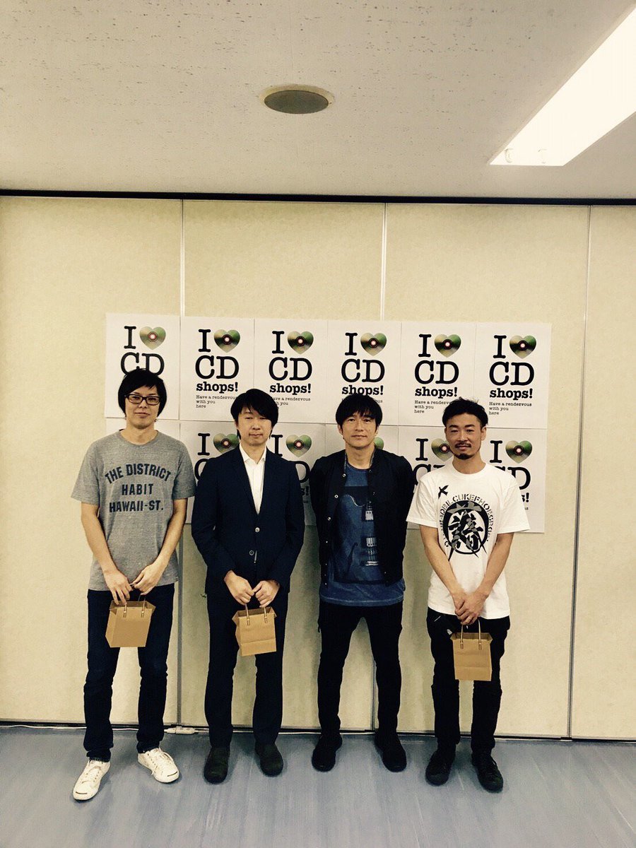 桜井さん衣装&ギターbot on Twitter:
