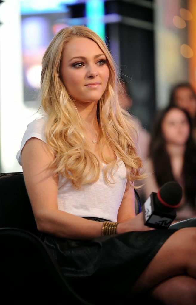 Happy 24th Birthday AnnaSophia Robb.     