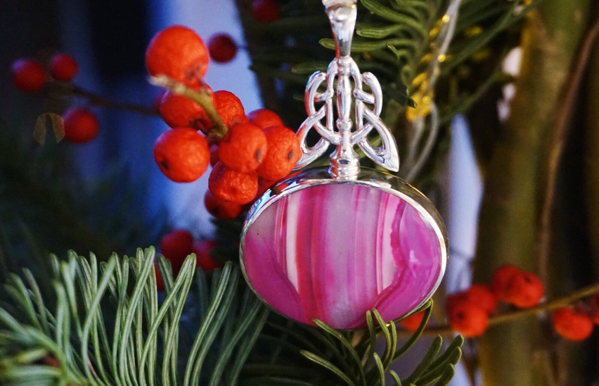 jrc_jewellery's tweet photo. #JRCCHRISTMAS Day 8 - Handmade In Britain, Double Sided Solid Silver Pendants Featuring Beautiful Semi Precious Stones. ❤️
Unique one off pendants, beautifully crafted especially for you.
Shop our full range of silver &amp; gold fobs!
Pink &amp; Blue agate pendant available in store. https://t.co/fiolXDx2KD