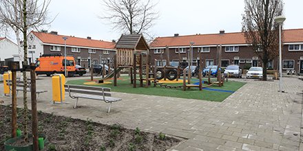 Meerdervoort mag volgens de gemeente Zwijndrecht een stuk duurzamer en groener: bit.ly/2BfF3fv 🌳 Allgroen zal zorg dragen voor het planten van nieuwe bomen en aanbrengen van nieuwe beplatingvakken. Perfect voor het nieuwe voorjaarseizoen! #zwijndrecht <a href="/AllgroenBV/">Allgroen</a>