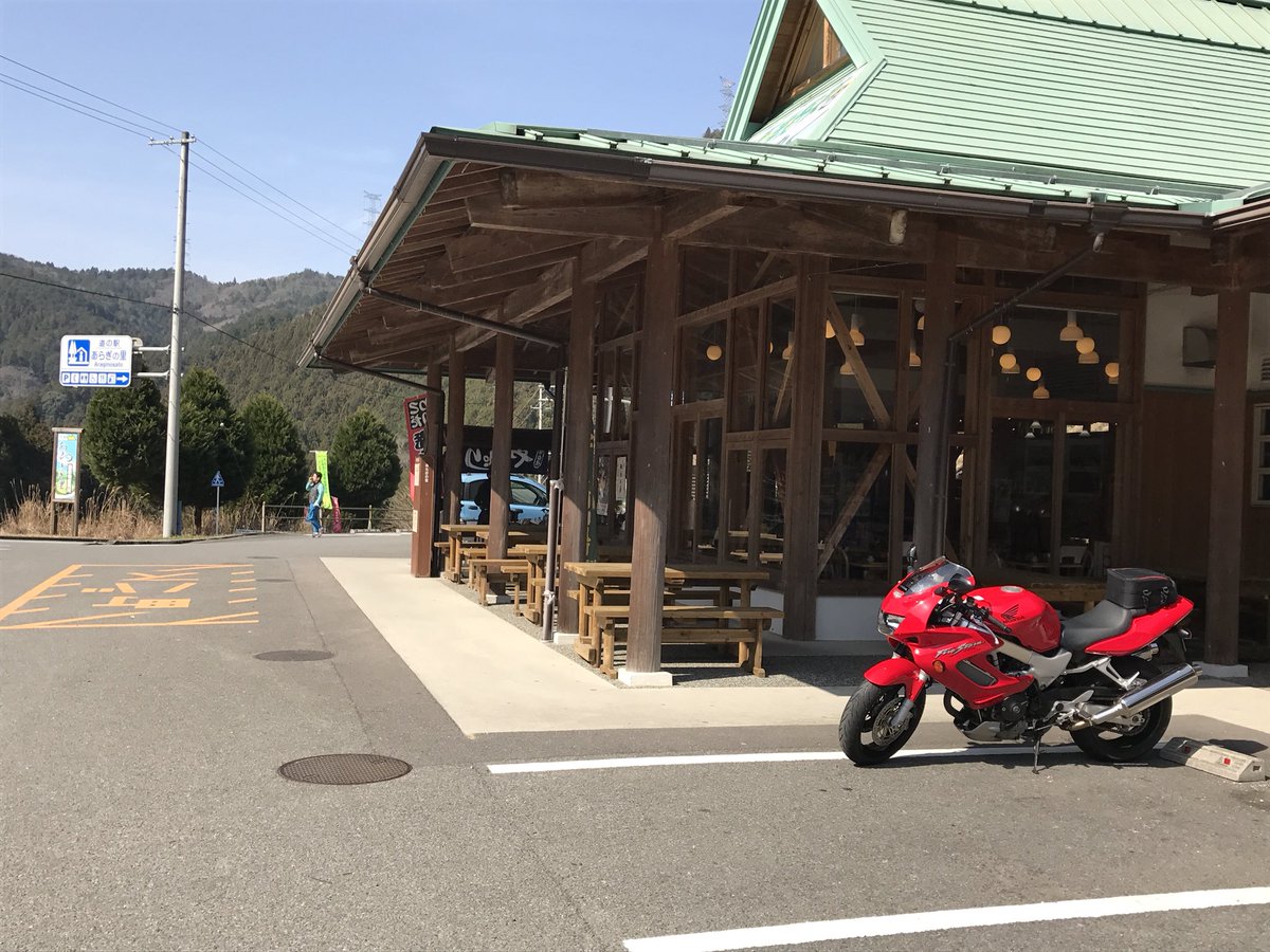 #クリスマスに向けて赤いオートバイを貼ろう
真っ赤とちょっと赤
ちっちゃくてごめんなさい🙇