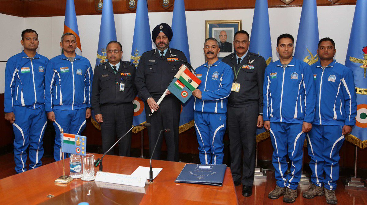 #Mountaineering #Expedition to #MtVinson (4897M), #Antarctica: The CAS ACM BS Dhanoa, flagged off a #Team of 05 #IAF mountaineers, led by Gp Capt RC Tripathi, on 08 Dec17. With this achievement the #IAF would become the first organisation in #India to complete the Seven Summits.