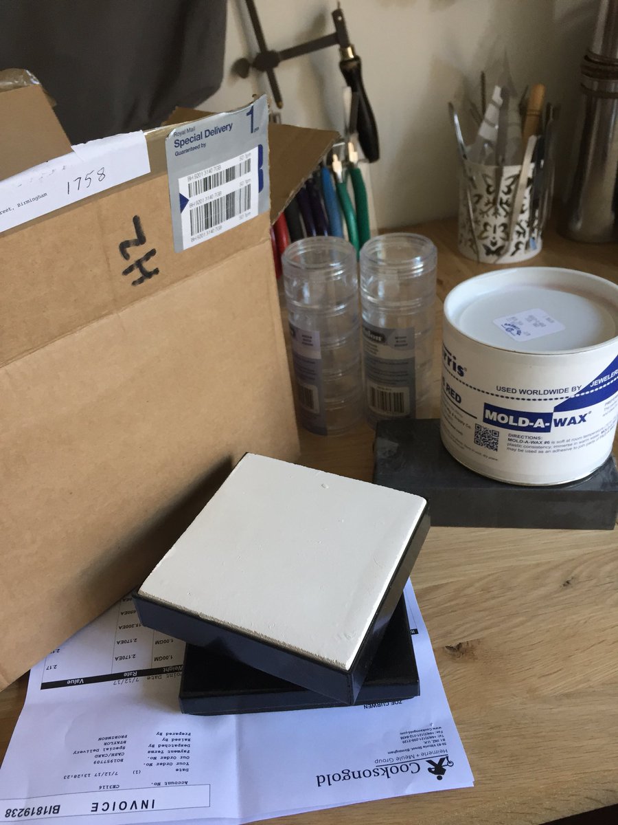 ziddlezo's tweet photo. @Cooksongold Wow! Thank you for picking me as the wish list winner!!! My first of 2 deliveries just arrived😊#happychristmasme #surpirsed #lovecooksongold #toolporn #iactuallywonsomething https://t.co/HMOFqrwGR2