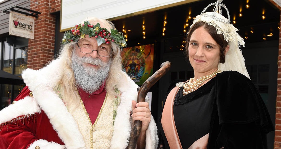BellCourtLife's tweet image. Don't forget to join Queen Victoria and Father Christmas at today's nativity in Bell Court! It's at 4pm in the main square. Send us your photos too!