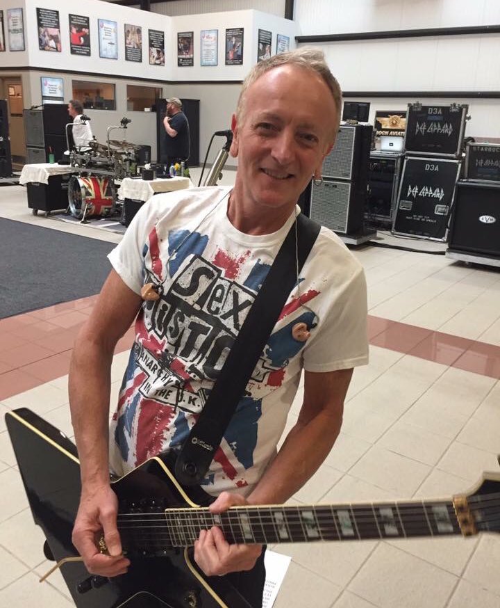 Wishing Phil Collen a very Happy Birthday today ! 