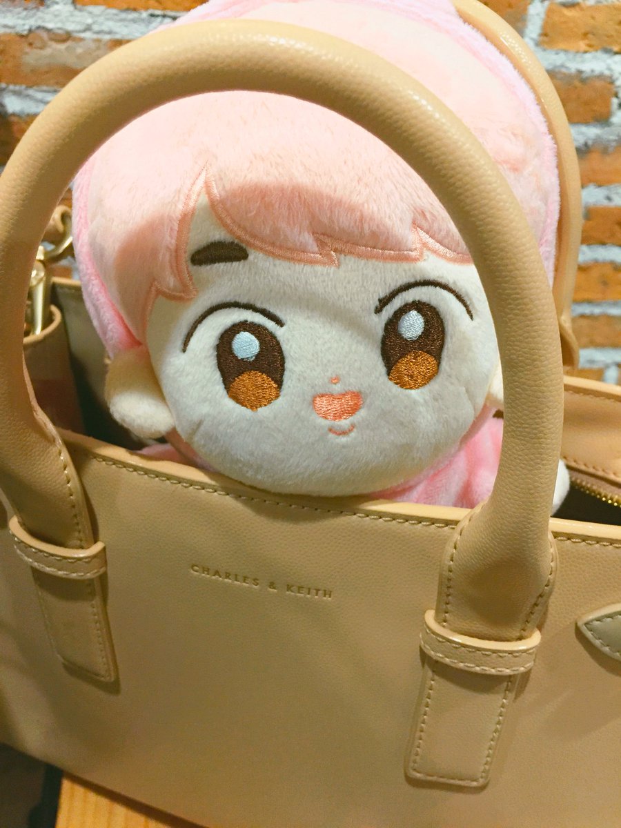 Aunniezzz's tweet photo. 🐽 Mommy keep me to go out, eating bbq pork cheese and meeting friends. #bubblejin https://t.co/Wxw0kJjfKU