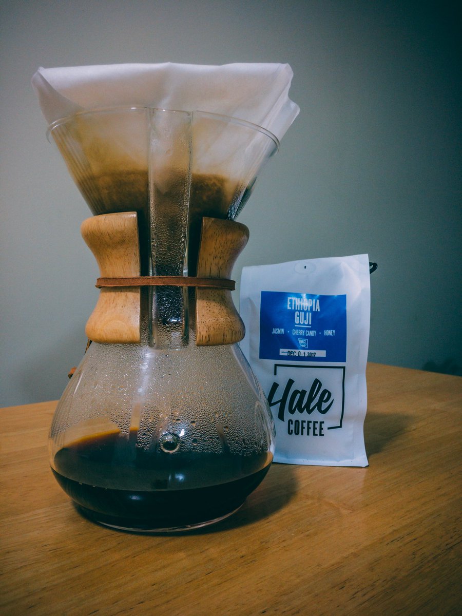 How to kick start your Friday with some delicious Ethiopian pour over <a href="/halecoffeeTO/">Hale Coffee Company</a> #Coffee #Chemex #PourOver