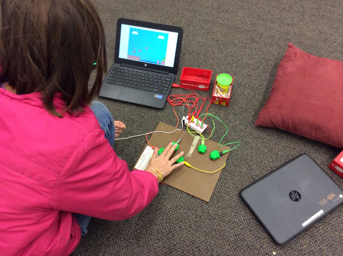 Super cool Makey Makey controllers in Mrs. Moloyannis’ class. <a href="/MMoloyannis/">Maggie Moloyannis</a> #tvdsbhoc