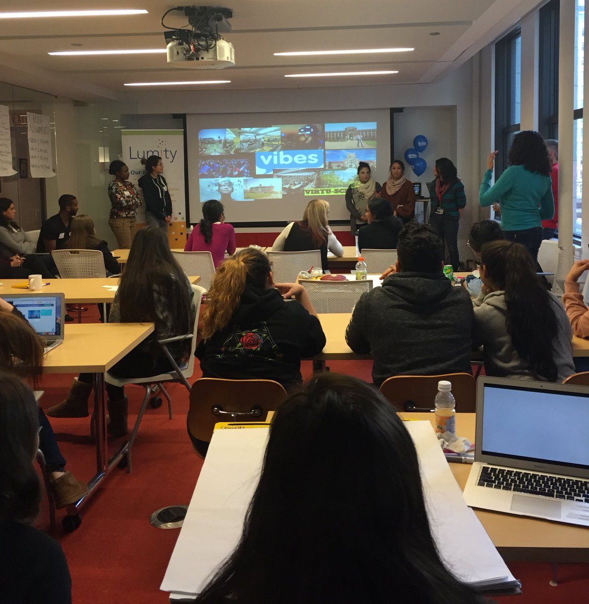 Vibes's tweet image. And team 1 ☝️ is up: Welcome to the Future and virtual reality! #vibesgivesback #allthingsmobile @lumitynpo