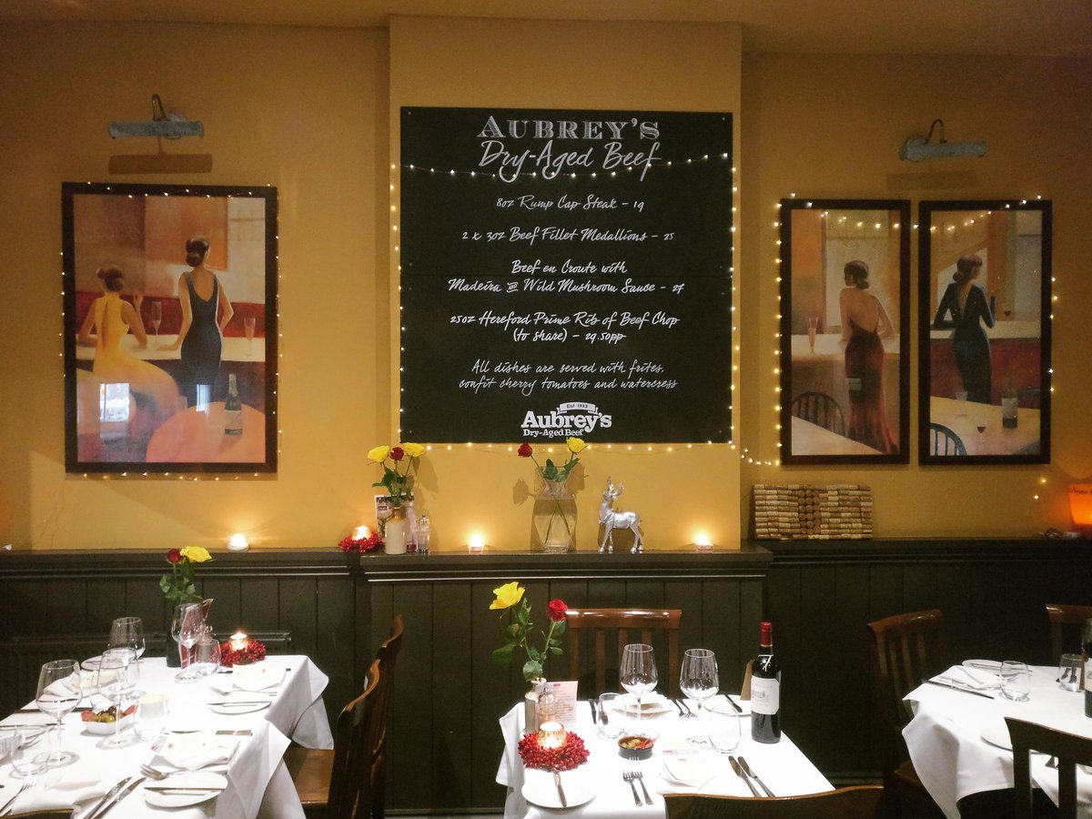 oscars_bistro's tweet image. Sparkly lights for December nights ✨
#christmas #oscars #dinner #loveleam