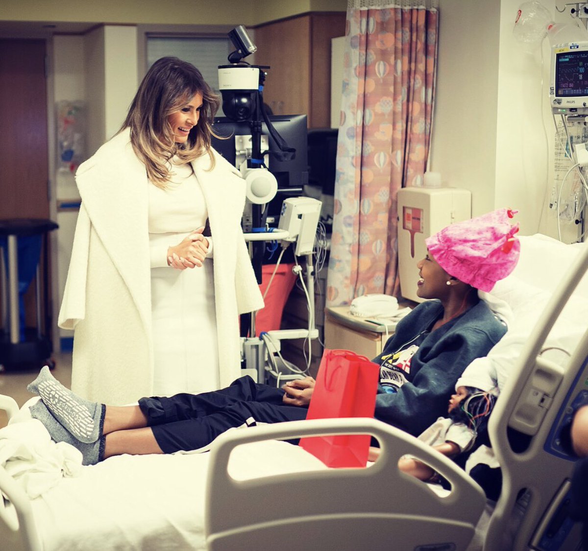 WyattMeylan's tweet photo. @FLOTUS is visiting the sick children in hospitals while @MichelleObama was trying to make children skinnier... #melaniacares #MelaniaTrump https://t.co/p7r4DtVdpD