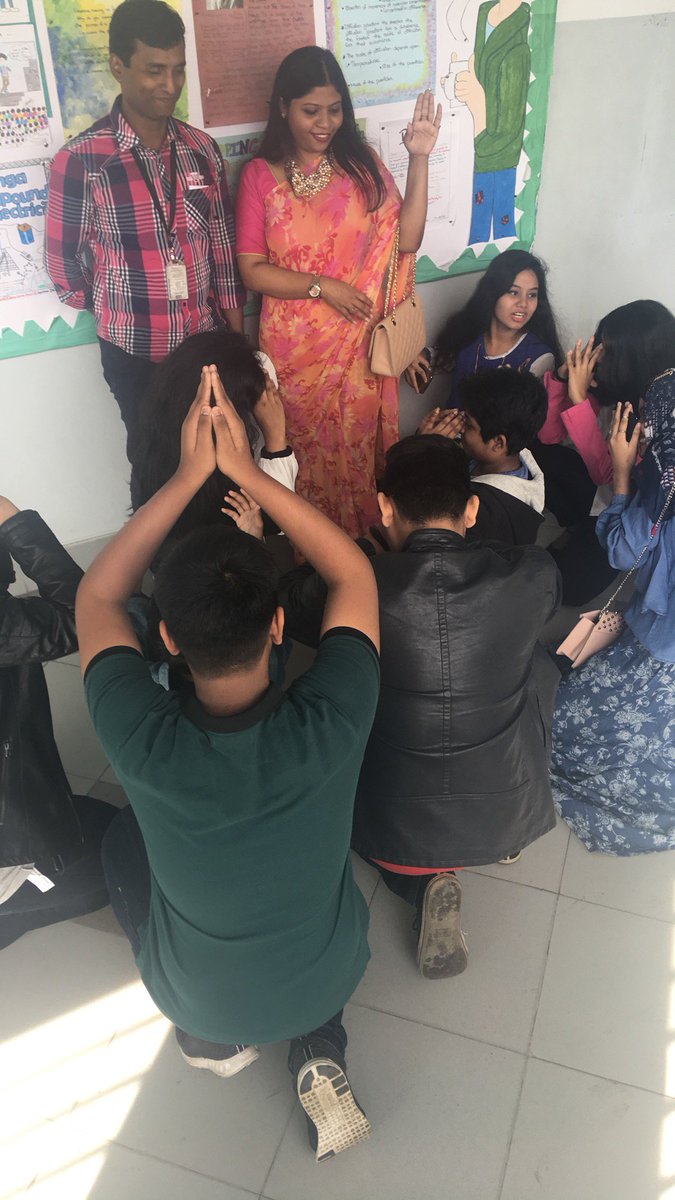 Alifzara's tweet photo. Class party 2k17 was lit 🔥 https://t.co/pnfT2JK0Gg