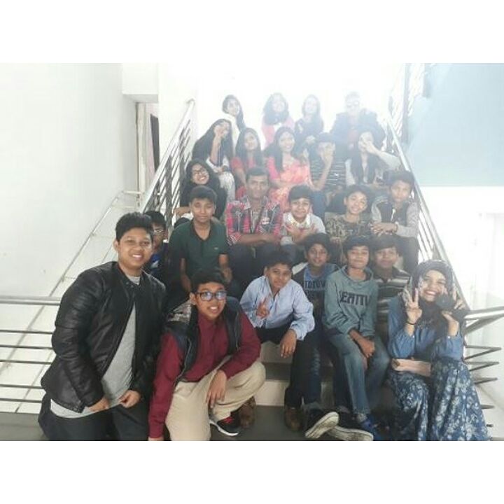 Alifzara's tweet photo. Class party 2k17 was lit 🔥 https://t.co/pnfT2JK0Gg