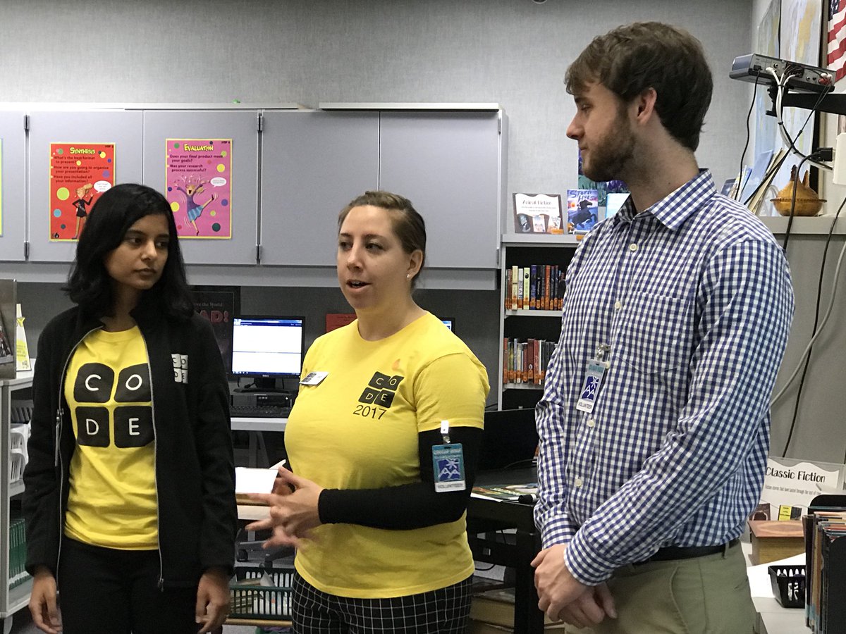 CRidgeLibrary's tweet image. We are rocking #hourofcode today with our @codeorg experts @IssaquahSchools #MIEExpert