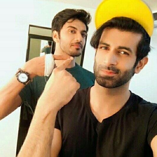 EkdeewanathaF's tweet photo. Those,who r creating silly fight over VYOM &amp; SHIV,plz try 2 enjoy d suspense thriller #EkDeewaanaTha &amp; read d note below🙏❤
Cr:anaya_crtn https://t.co/AlF55fbmae