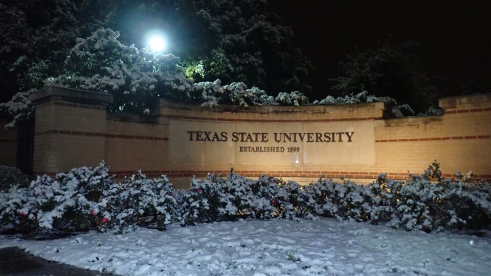 abbyliz13's tweet photo. Picture from a classmate of mine, it’s too pretty not to post! #TXST #SnowinTX https://t.co/A0lLiEN5sp