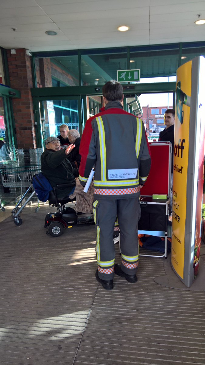 DPO_Carley's tweet photo. Red watch @ #WestbridgfordFS & @DPO_Craig went to #morrisonsclifton to engage with the public around smoke alarm ownership. #alarmingstats https://t.co/zeZKHbVGHw