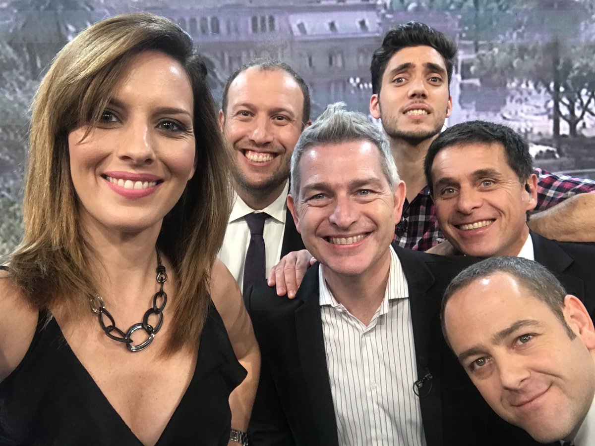 SoledadLarghi's tweet photo. Equipo de feriado en @AmericaTV y @A24COM @fernandocarnota @ZekeFdz @Gabiziblat @DarioDamore @GermanMonaco https://t.co/4h18JIxdpp