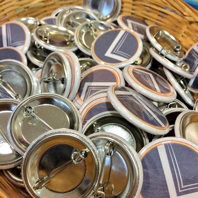 SUNYPurchaseLib's tweet image. Today at 1:30-2:30pm! Last chance to design and press your own buttons and magnets! Join us on the Library's First floor, in front of the Reference Desk! #FinalsCountdown #buttonmaking