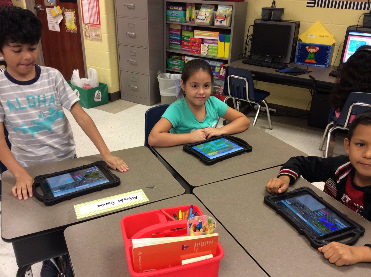 baseball_mom34's tweet photo. 2nd graders learning how to code. #MISDcodes @baseball24mom34 @stallions108 https://t.co/WSkPUFtyoD