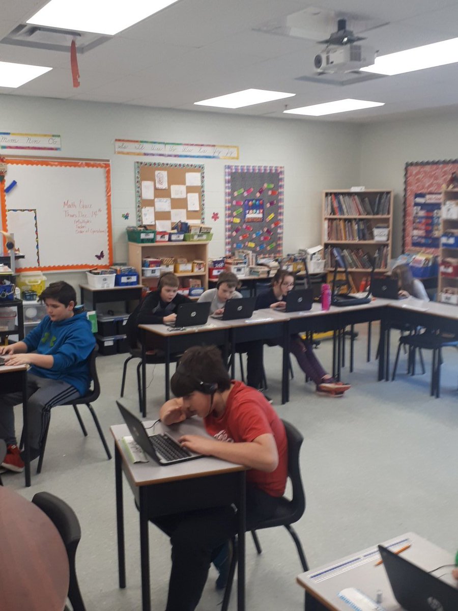 MsScottsClass6's tweet photo. #HourOfCode2017 https://t.co/x3vwlQaIpK