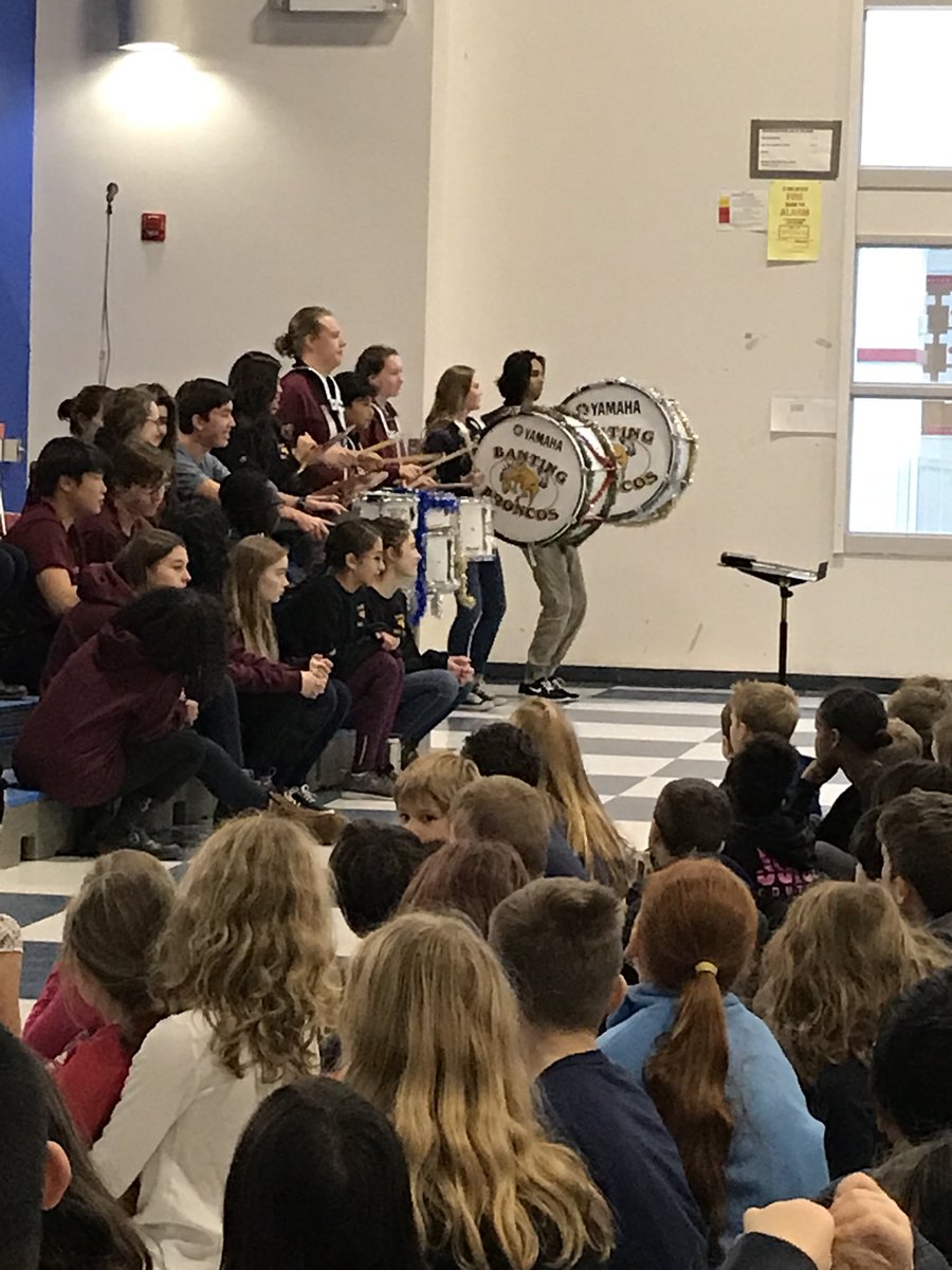 TrinkaPsellas's tweet photo. Concert by the Banting music program! One of my favs every year! #lovemusic #namethatinstrument @BantingMusic @louisearbourfi https://t.co/mAd2FewLjG