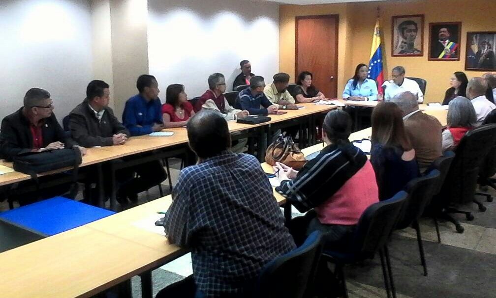 vicelaborales's tweet photo. Otro logro Revolucionario! Deposito de C.C. discutida bajo Reunión Normativa Laboral del Sector Químico Farmacéutico de alcance Nacional que ampara a 10 mil trabajador@s y su grupo familiar aprox. De 50 mil personas #MinTrabajo #TodosConElCarnetDeLaPatria @NicolasMaduro https://t.co/sS1mFrDWwx