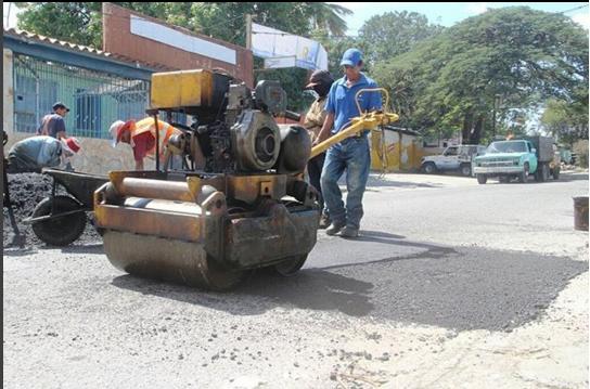 #VIALIDAD Las cuadrillas de <a href="/imfravihpal/">IMFRAVIHPAL</a> rehabilitaron la capa asfáltica de la Avenida Principal de Los Rastrojos, entre la Plaza Bolívar y la "Y" de Los Rastrojos. #PalavecinoSiEsPosible #Palavecino