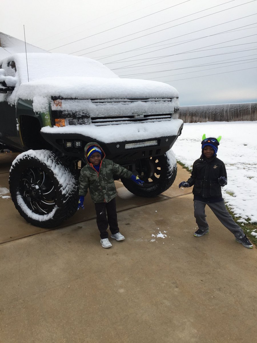 Derrick Lewis On Twitter My Kids First Time Ever Seeing Snow