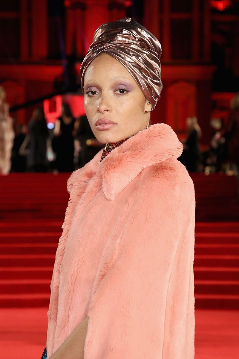 The best hair and make-up from Monday's #FashionAwards red carpet: vogue.uk/IxeX8V