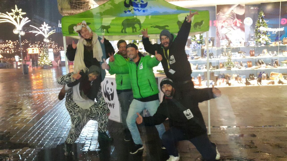 talk2moveBERLIN's tweet photo. Team Rocan hat in #Köln trotz des schlechten Wetters einen hammermäßigen 7er-Schnitt hingelegt. Noch dazu mit überragenden Einzelleistungen von Diyar und Hannah - sie haben beide je 10 Förderer für den #wwf geschafft! #talk2move #daswetterkannunsgarnichts https://t.co/b6D36OKKkC