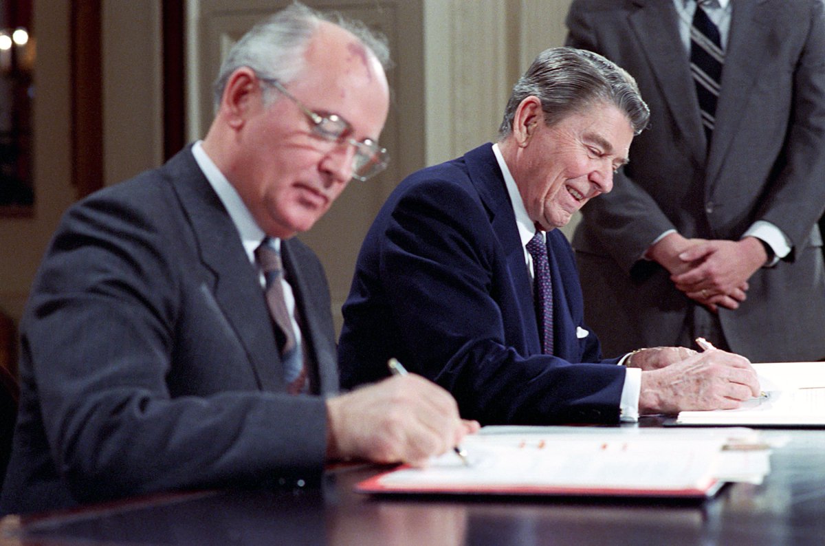 Выход сша из договора по про. Горбачёв и Рейган в Рейкьявике. Горбачев Рейган 1987 ДРСМД. Встреча Горбачева и Рейгана в Рейкьявике. Встреча Горбачева и Рейгана в Женеве 1985.