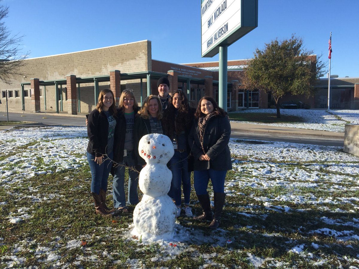 ChristineMCha's tweet photo. Happy Holidays from the 5th Grade Team! @NISDRhodes #NISDInpired #RhodesInspire #snowday2017 https://t.co/7ILypJDosI