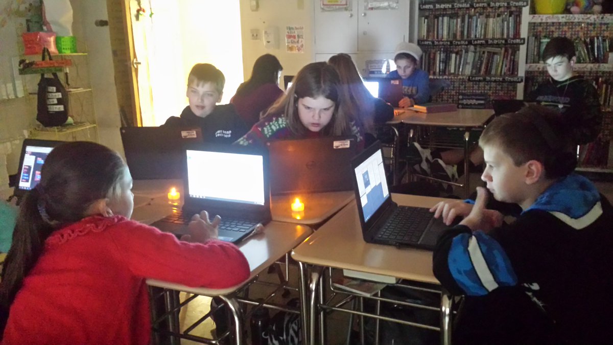 teachergirl934's tweet image. Coding by Candlelight in 7th grade! #PowerofCodeOCS @CWSMS_STEM @OrangeCoSchools