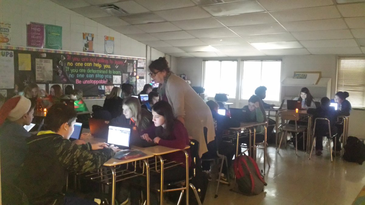 teachergirl934's tweet image. Coding by Candlelight in 7th grade! #PowerofCodeOCS @CWSMS_STEM @OrangeCoSchools