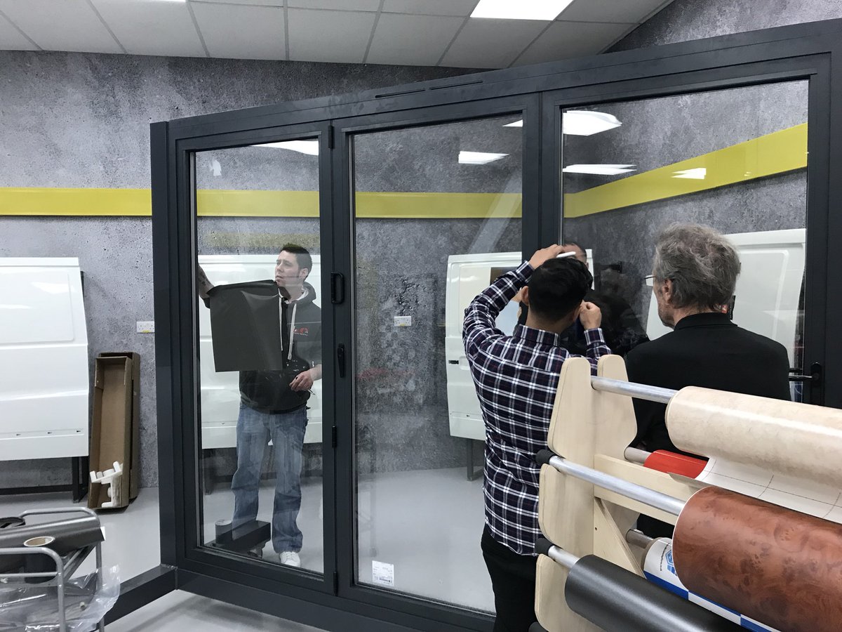 LWGraphics's tweet photo. Practical afternoon working with @3MGraphicsUK Di-NOC with @William_Smiths https://t.co/tGcG0IqIhP