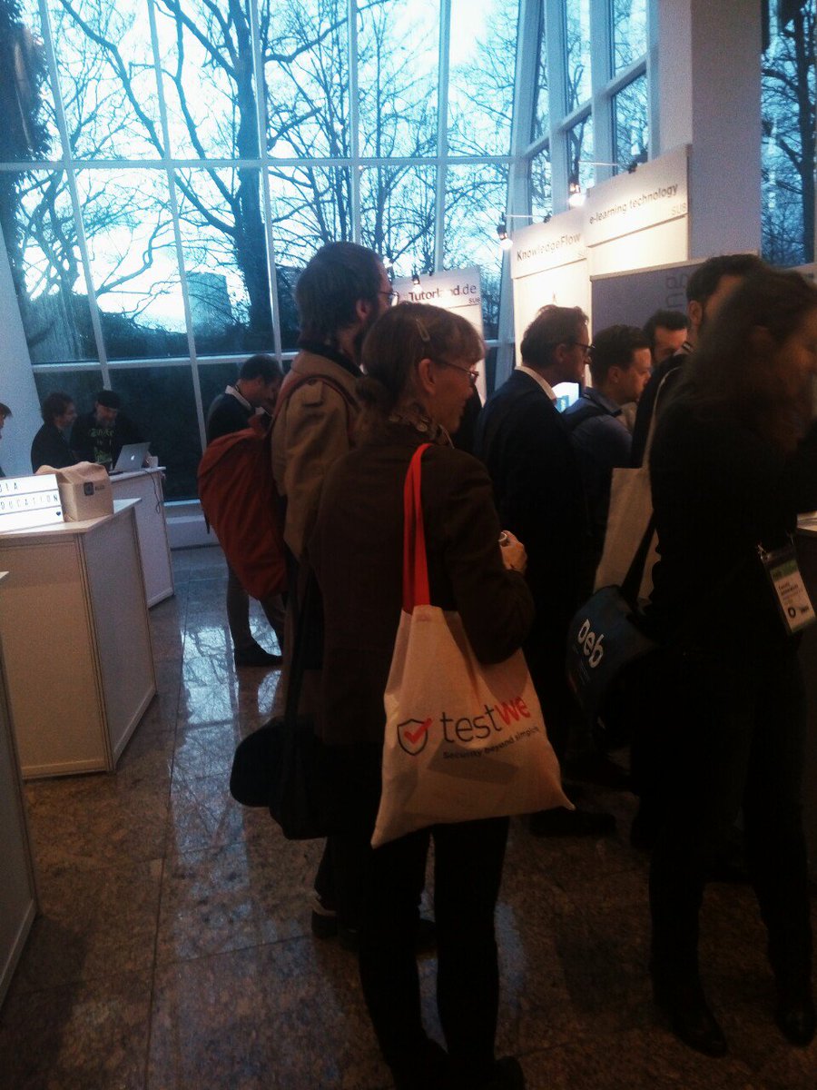 testwe_eu's tweet image. Last minutes to ask your questions about e-assessment. Meet us at @testwe_eu booth, SU10 Startup aera @OEBconference #startups #edtech #etesting #eassessment #OEB17