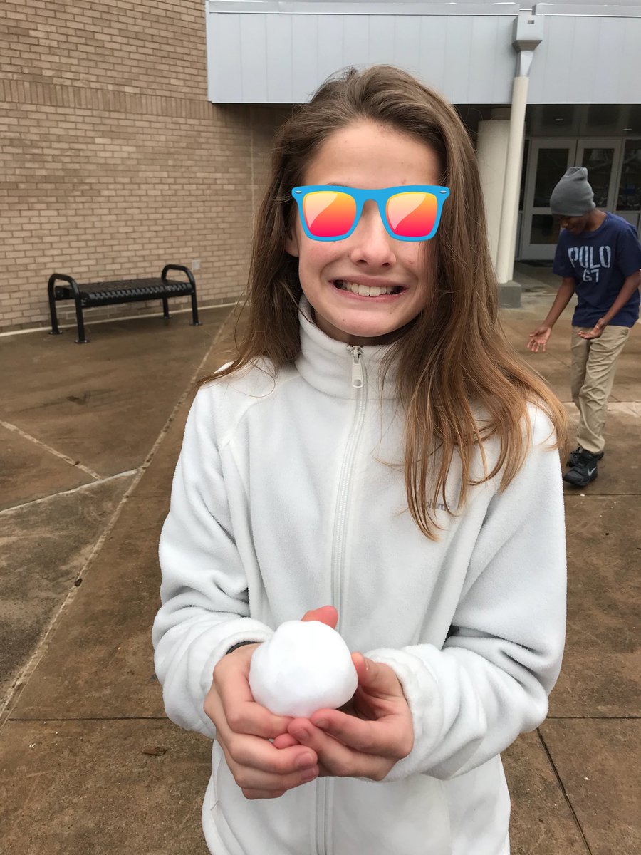 7th ELA went on a little learning walk in order to add imagery to their writing in class! #workhardplayhard ❄️⛄️❄️