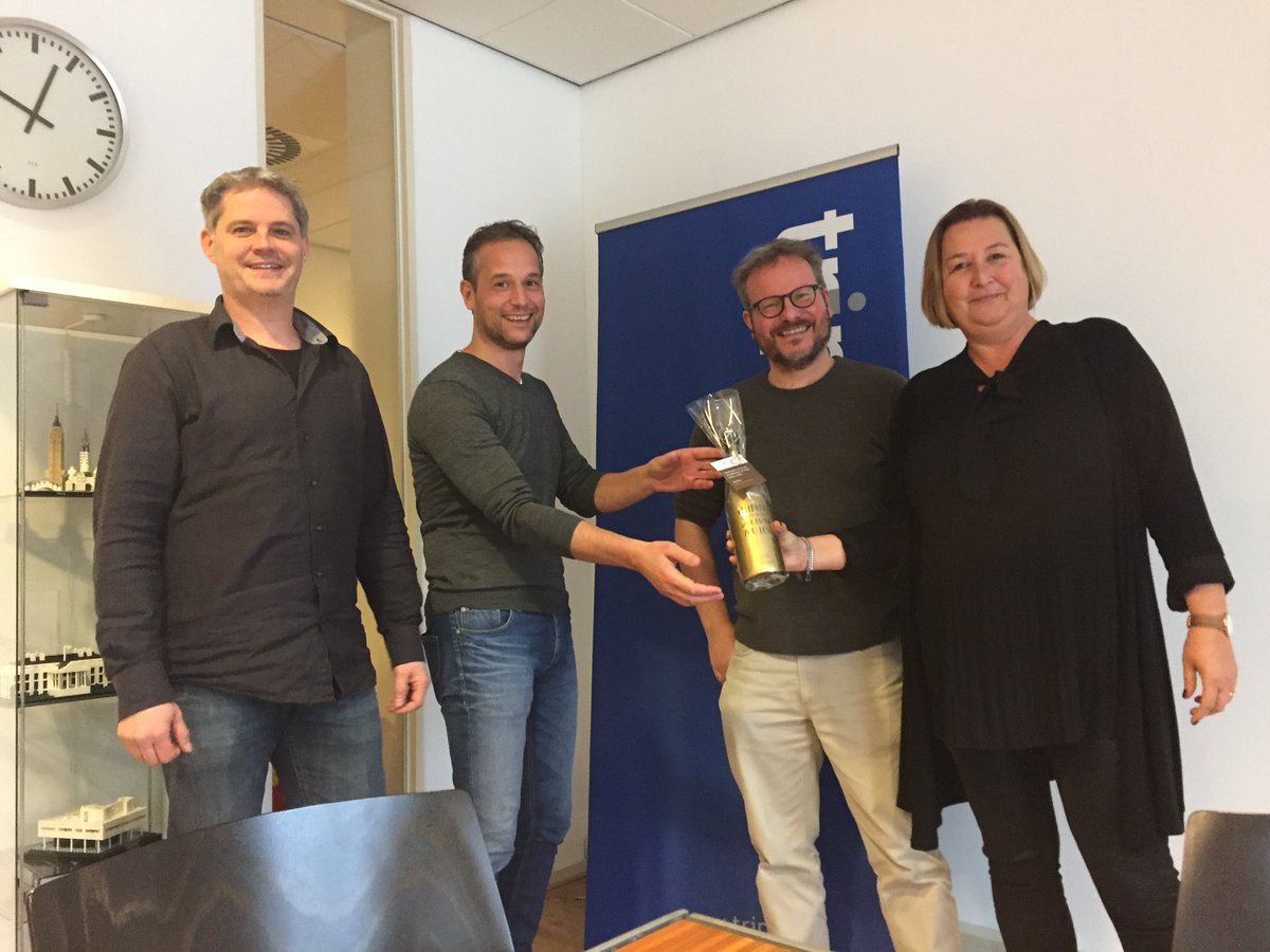 Moniq_Hendriks's tweet photo. Feestje! Onze medebewoner en collega’s van @tripticBV bestaan 20 jaar! Champagne! Voor iedereen een flesje van @Bexcommunicatie @goeRoel @dutchart https://t.co/Lp3r4l5Zg4