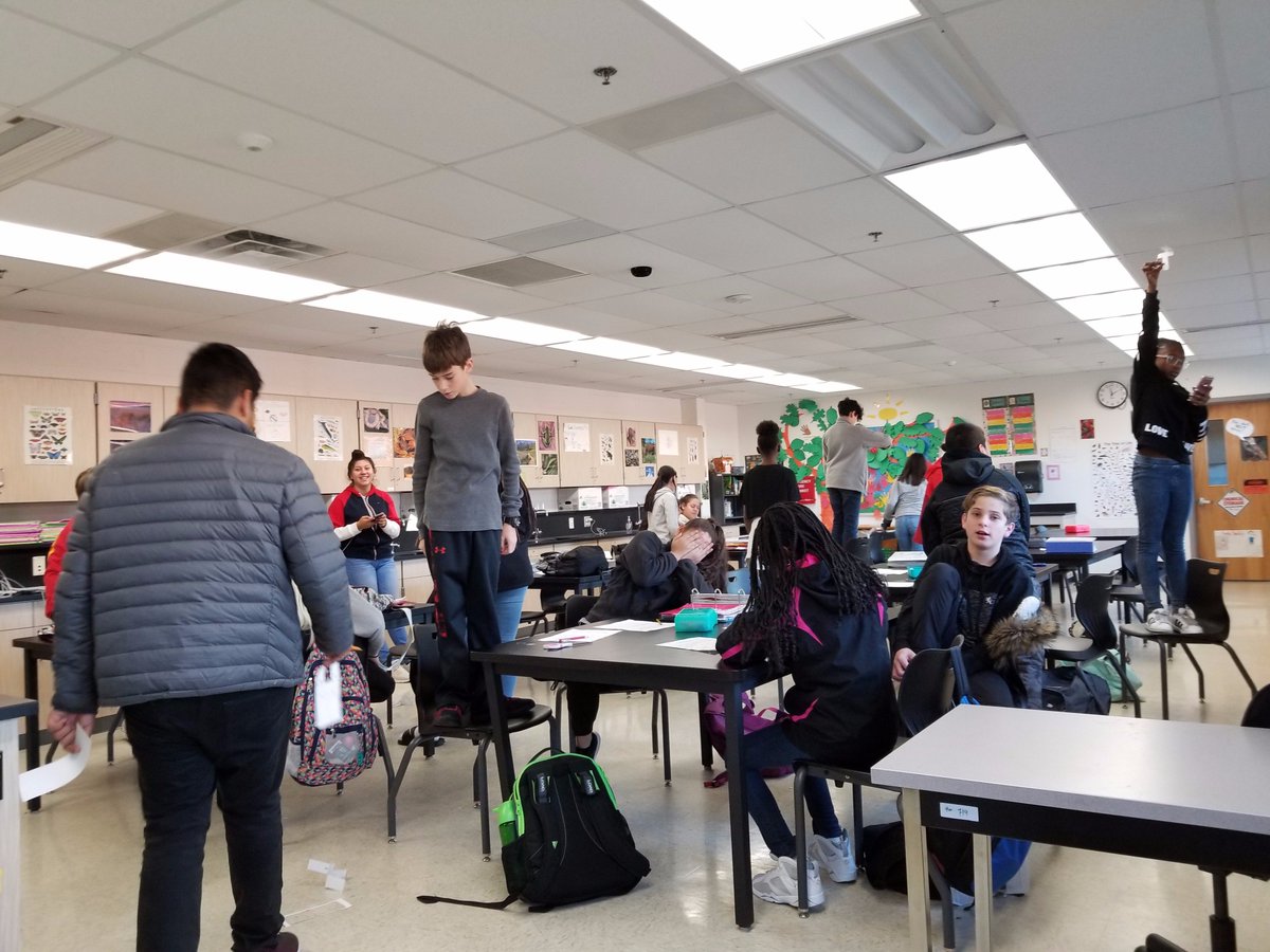 MrsMarshallCSMS's tweet photo. We conducted a #helicopter #experiment yesterday after designing it using an #ExperiementalDesignDiagram. It was so much #science #fun!  #EDD #IndependentVariable #DependentVariable #IVvsDV @Sandburg_MS https://t.co/QhTMPnIkuv