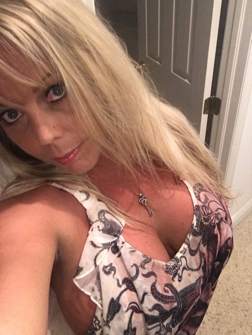 ❤️Amber Bach❤️’s pics and videos