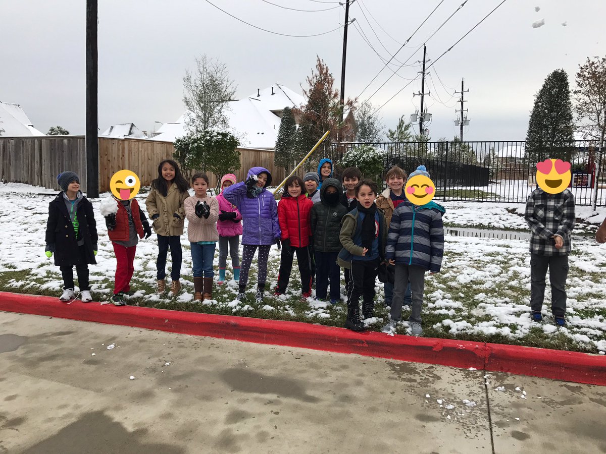 Because the smile in these faces when playing in the snow is priceless! ❄️ enjoying our rare snowy Friday! <a href="/mje2ndgrade/">MJE2ndGrade</a> <a href="/mjejags/">Jenks Elementary</a>